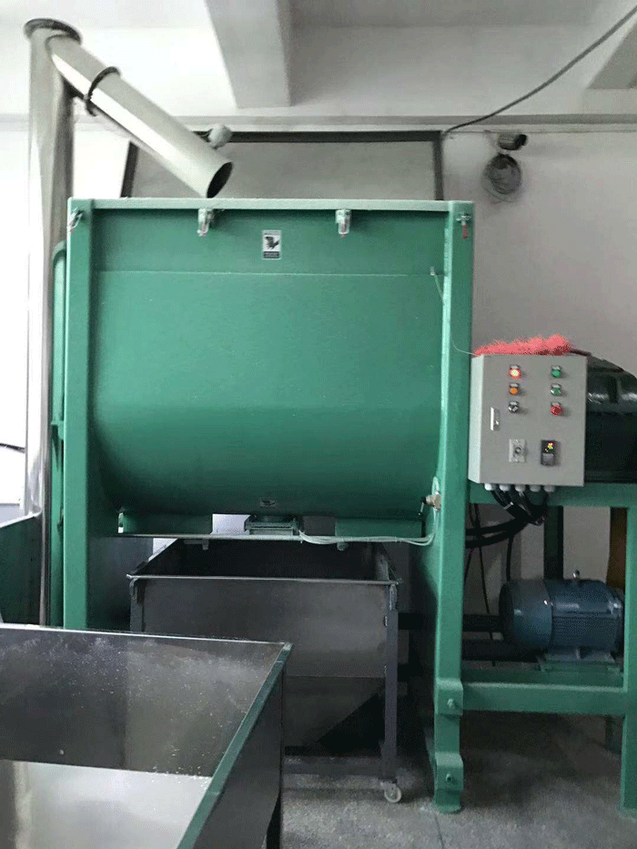 廈門塑料加熱臥式攪拌機(jī)為覃小姐創(chuàng)造了財(cái)富，增加了效率！